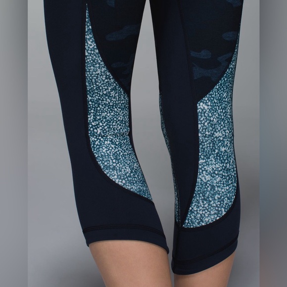 Lululemon Wunder Under Crop Full-On Luon Lotus Camo Oil Slick Blue Inkwell size6 - Picture 6 of 14